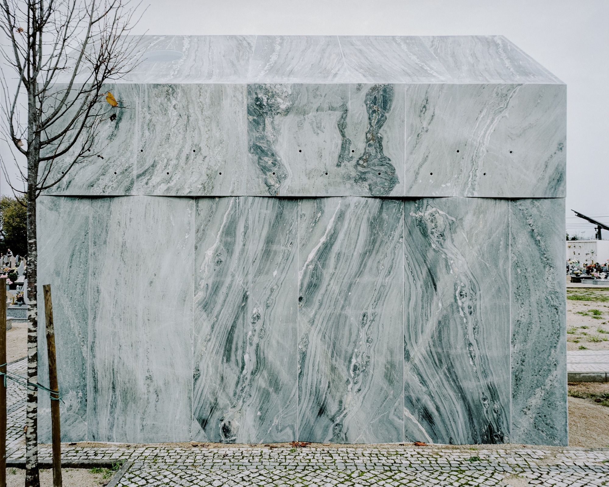 科英布拉的家族墓地丨葡萄牙丨Comoco Arquitectos-28