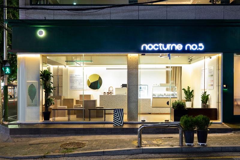 十五平米现代小店的精致设计-10