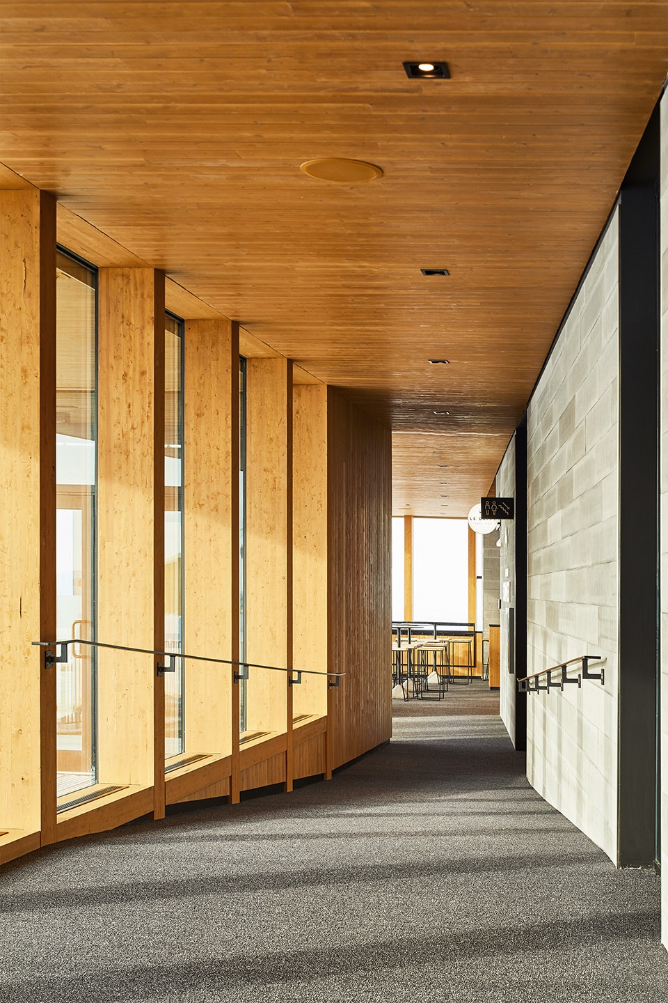 Bromont 山顶小屋 | 自然与人工的巧妙结合-41