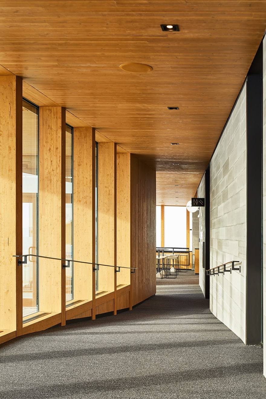 Bromont 山顶小屋 | 自然与人工的巧妙结合-41