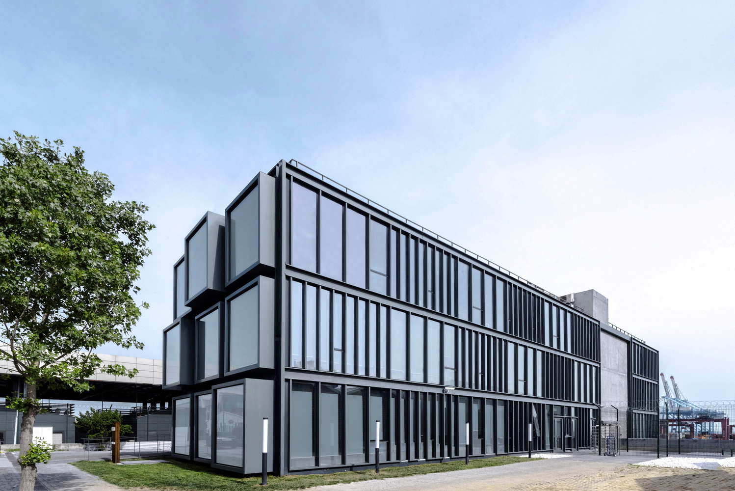 集装箱视角下的库姆波特港口总部设计-29