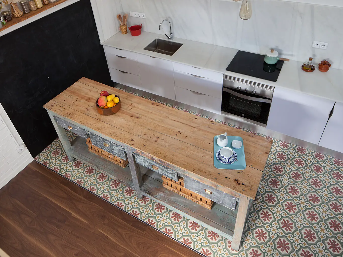 巴塞罗那 20 世纪初建筑中的时尚阁楼-11