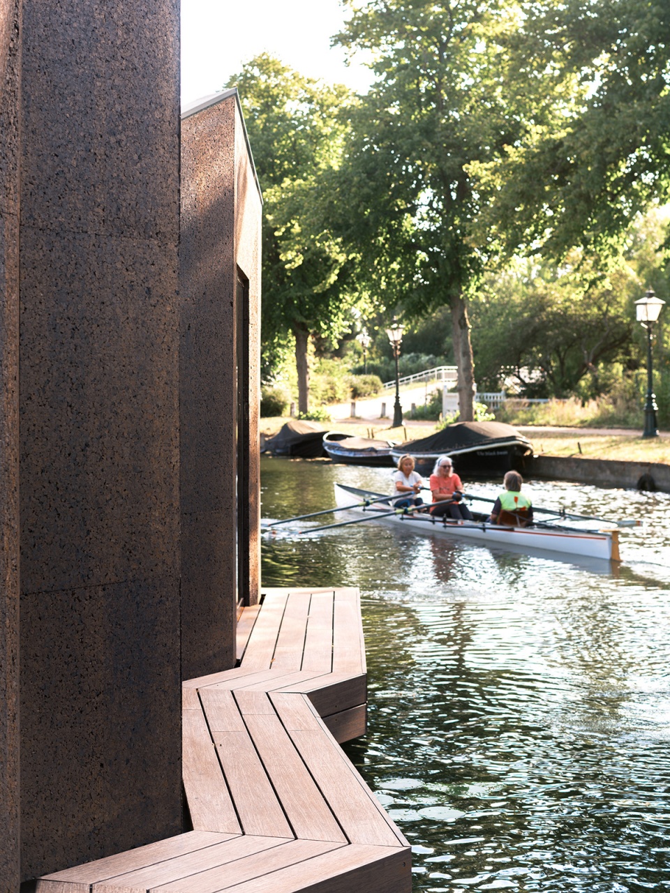 荷兰鹿特丹漂浮住宅，木材与软木打造可持续空间-23