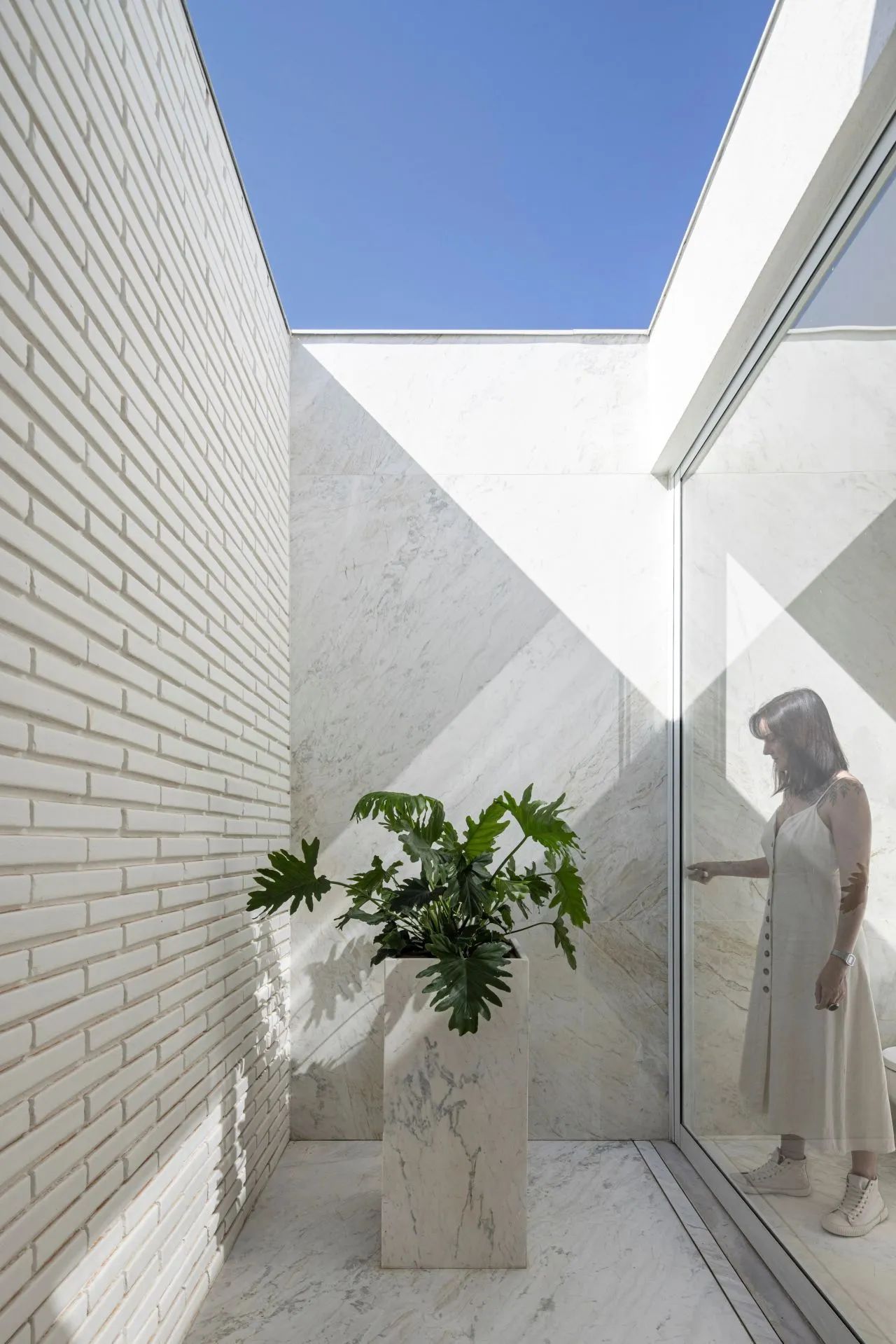 “牛奶蜂巢”屋|White Bricks 住宅丨巴西巴西利亚丨BLOCO Arquitetos-35