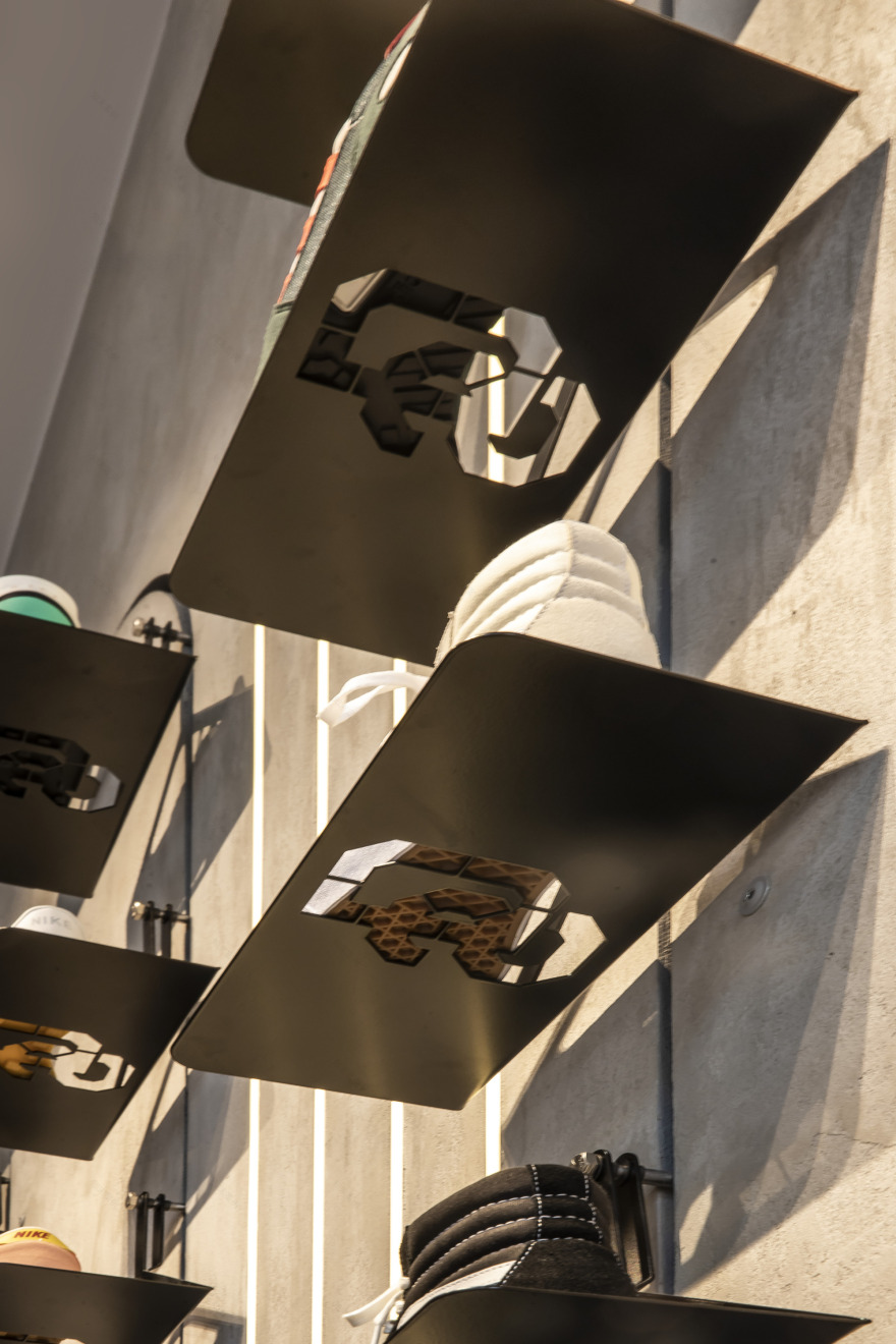 荷兰阿姆斯特丹运动鞋商店设计丨Barde + vanVoltt-39