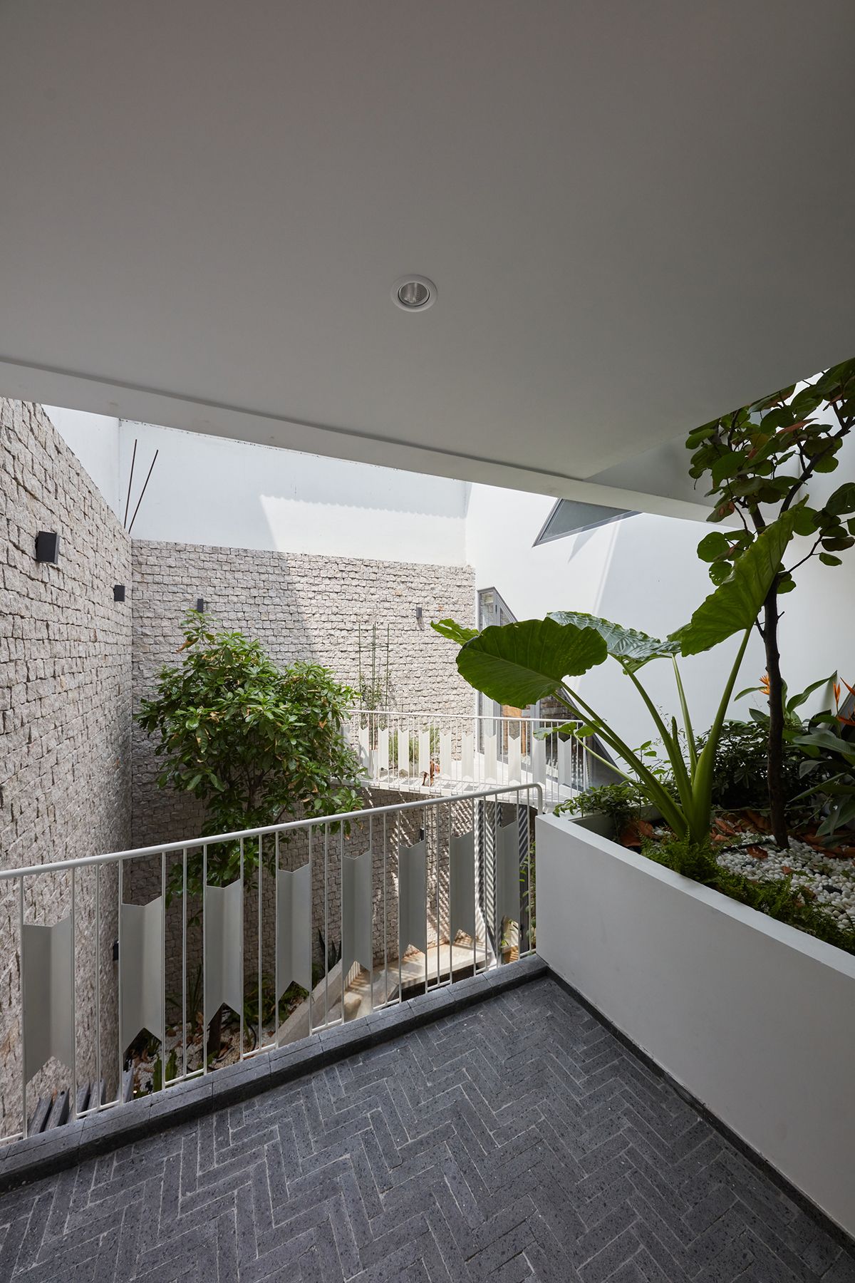 空间魔法师 · 新旧融合的越南特色住宅设计-40