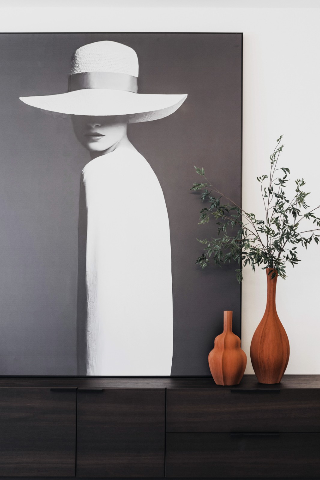 深圳 380㎡现代别墅 | 简约优雅,红调添彩-14