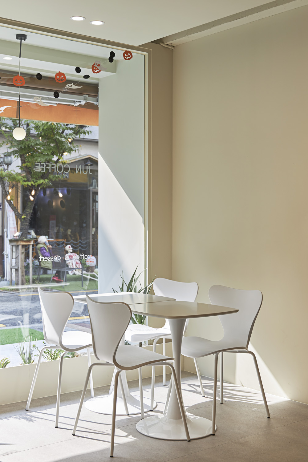 色彩斑斓的咖啡厅设计-13