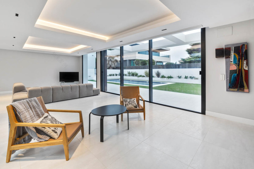 西班牙加的斯镇海滨别墅设计-16