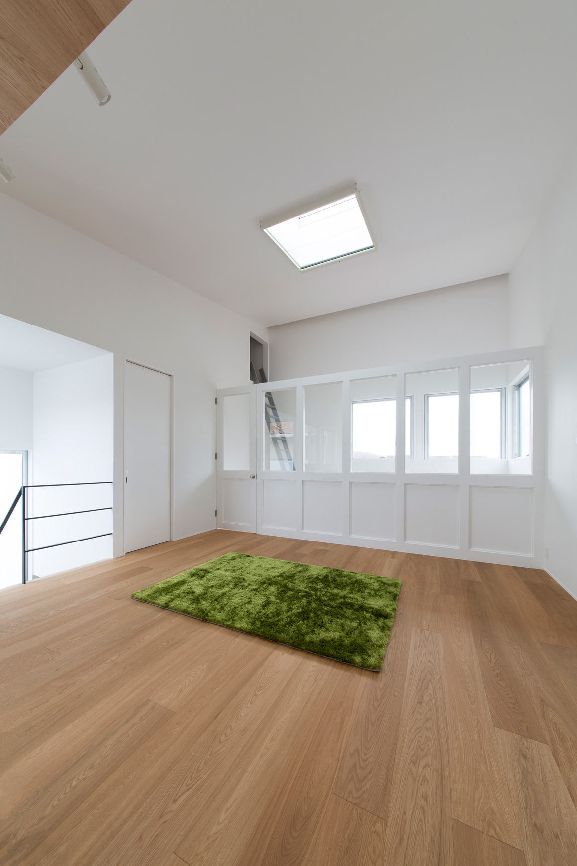 日本 Shiga 极简住宅 | 1.5 楼台打造私密户外空间-7