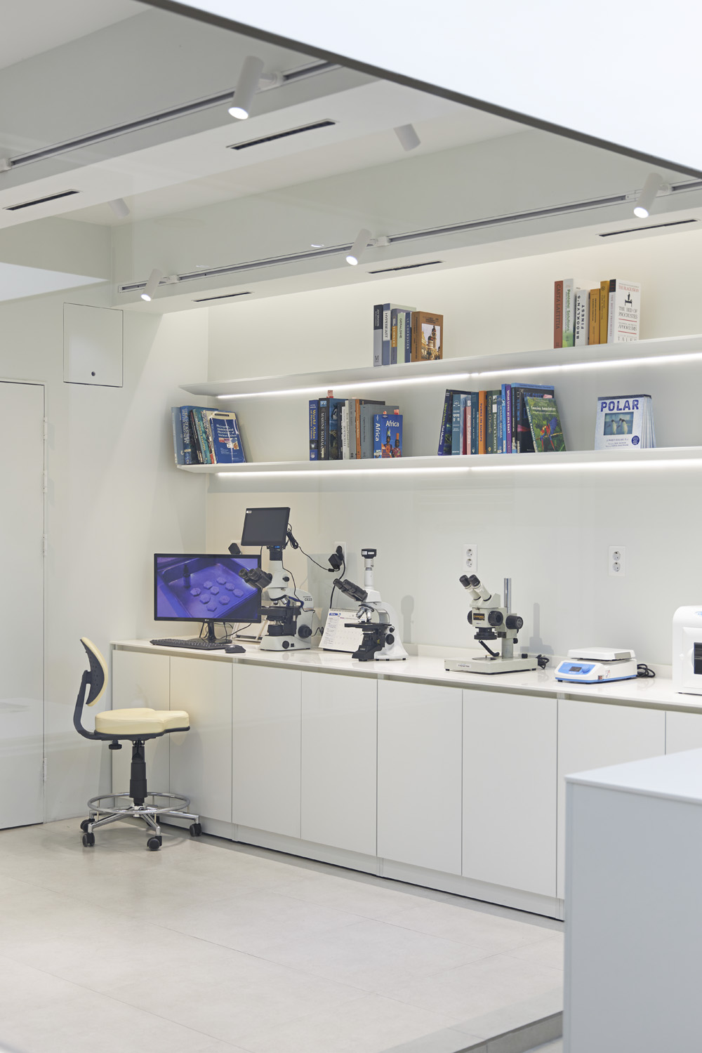 极简白调，25 平米的精致 COWA 展示空间-18