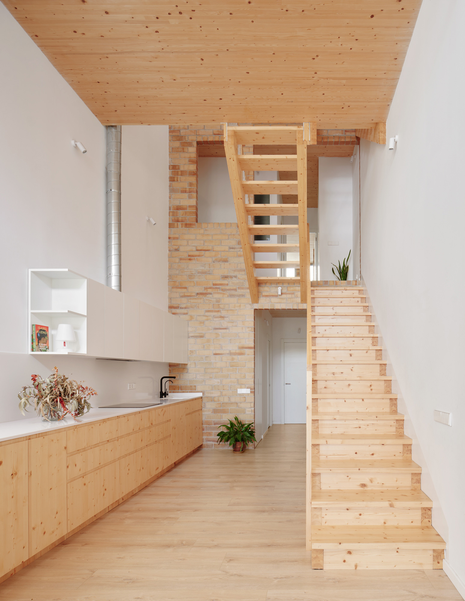 115ARI Single-Family Home Between Party Walls in Sabadell / Vallribera Noray Arquitectes-13