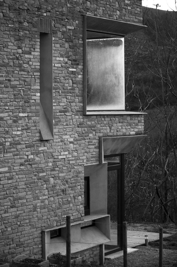 巴里拉里建筑师事务所重建意大利里帕特朗索内的一处乡村住宅-22