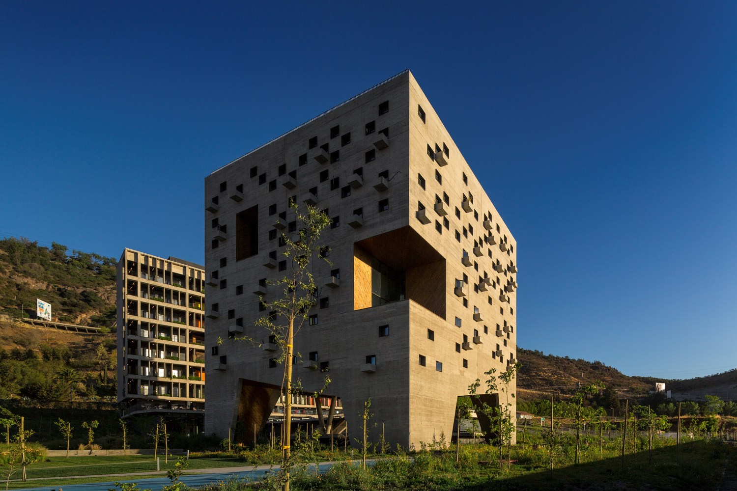 School of Economics and Business Diego Portales University  Rafael Hevia + Rodrigo Duque Motta + Gabriela Manzi-72