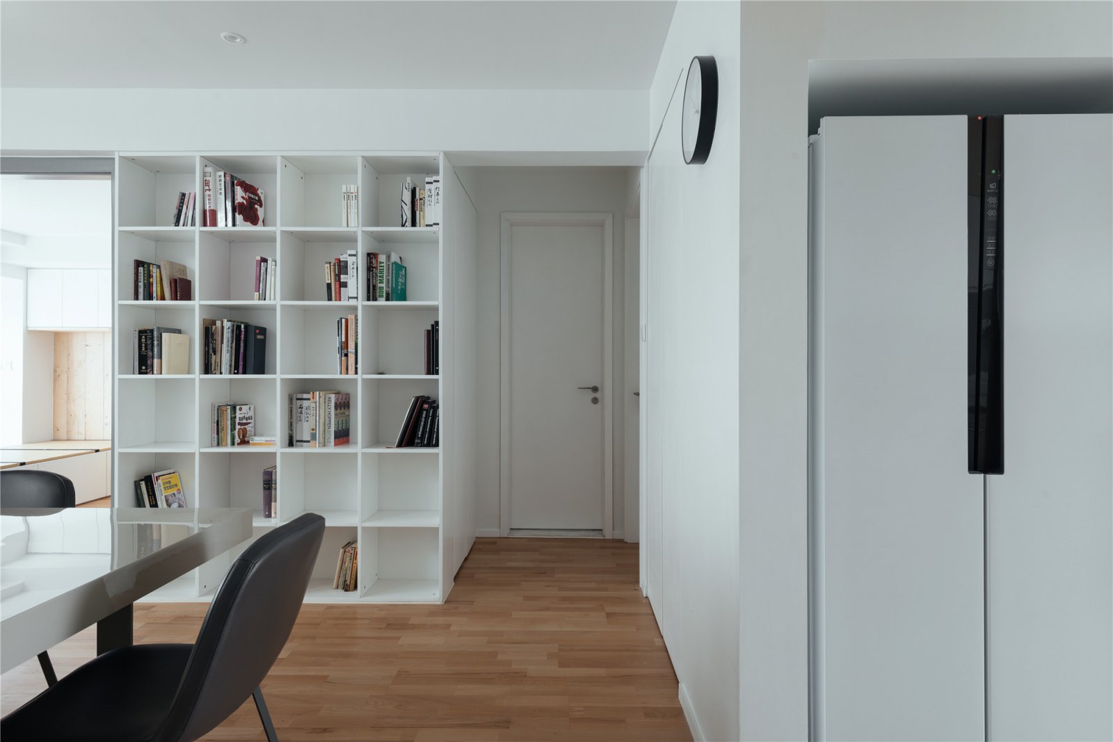 现代简约木质住宅 以勒设计诠释自然之美-17