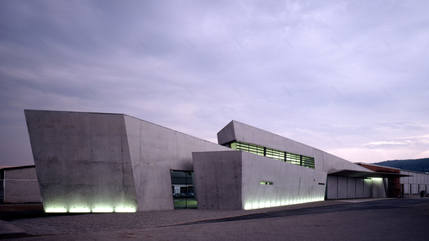 德国维特拉消防站 | 动态建筑与空间流动的完美结合-0