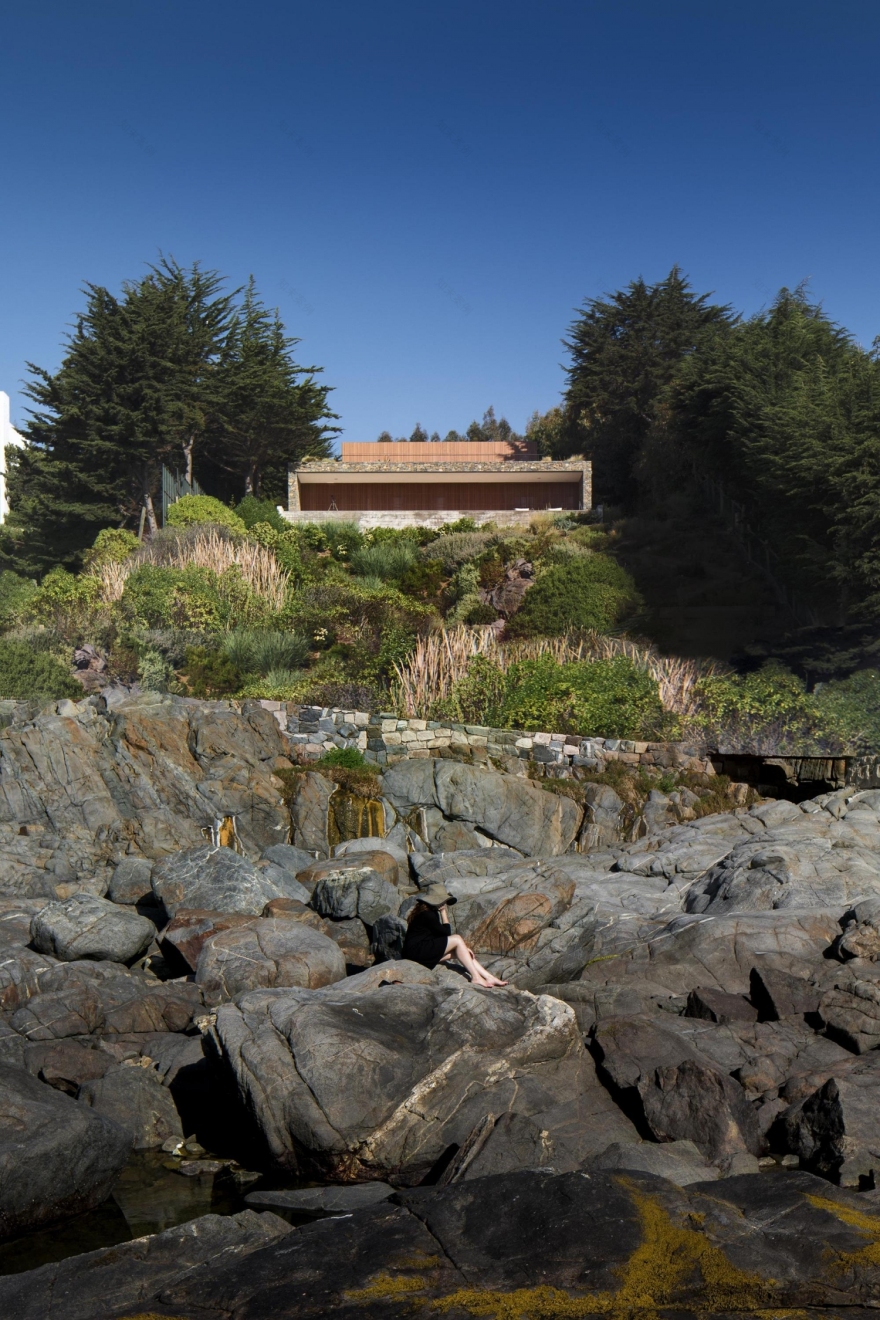 智利罗卡斯别墅 | 石头盒子中的宁静海景-45