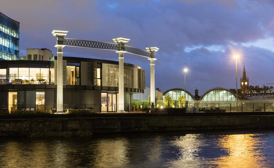 伦敦国王十字“煤气罐三胞胎”营销套间-11