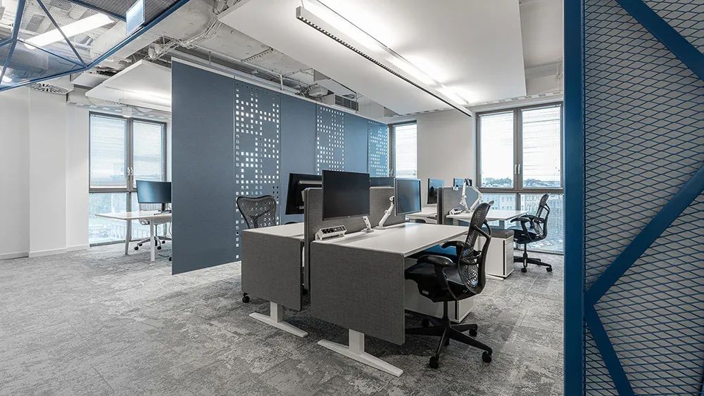 波兰 Autodesk 办公室 | 活力动感金属网演绎现代工业风-25