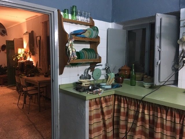 《Veneno》电视剧中Veneno住所场景重建丨西班牙马德里丨由Gigia Pellegrini带领的剧组美术团队-21