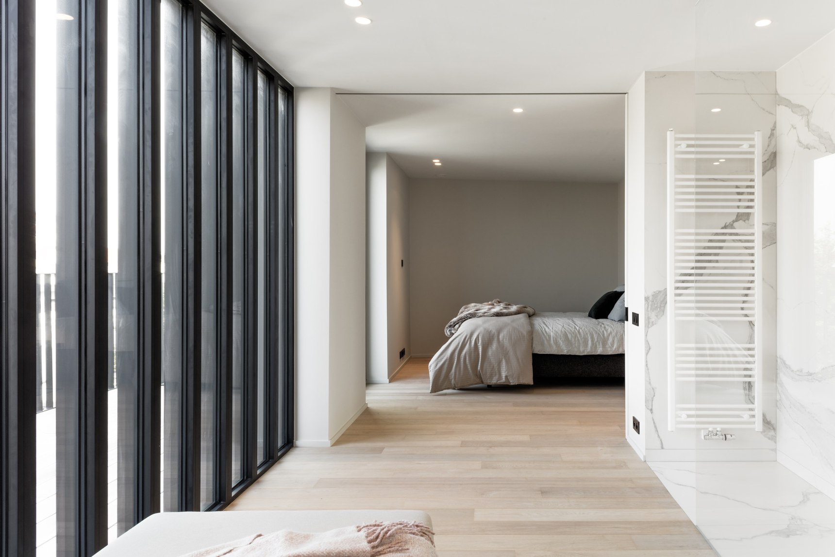 比利时阁楼公寓,木框结构与城市景观完美融合-12