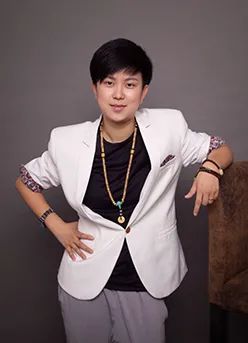 90后夫妻320㎡的新家,客餐厅直接通往后花园,还有健身区和茶室...-91