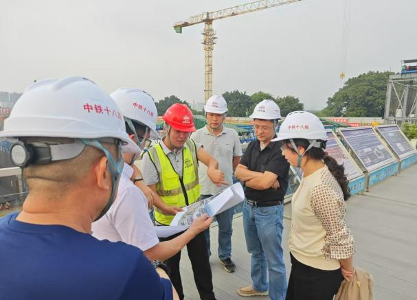 鱼珠隧道首节沉管管节顺利浮运对接-22