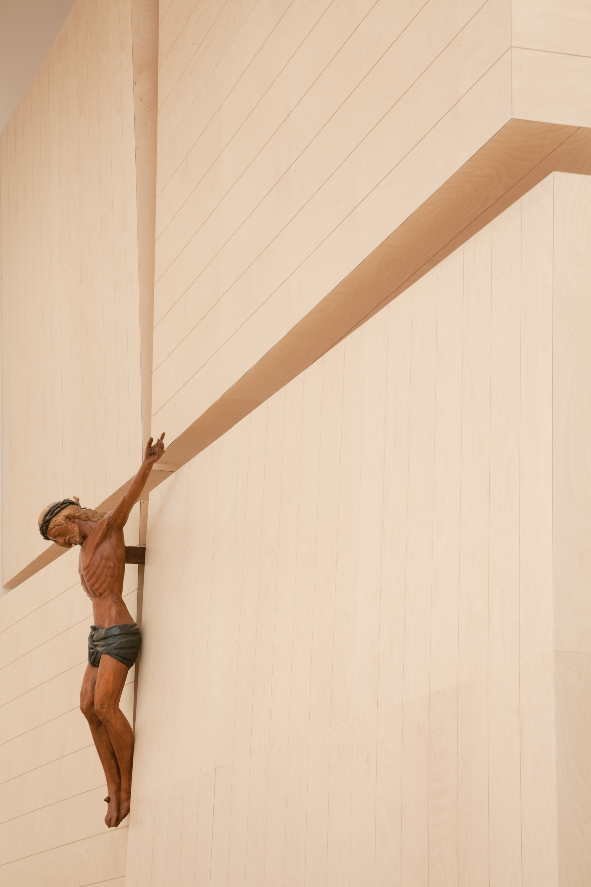 意式乡村教堂设计，融入地貌塑造神圣空间-23