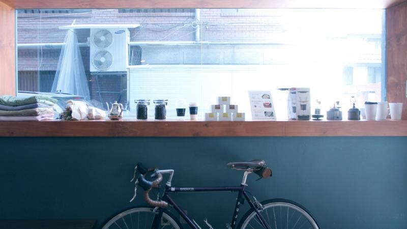 25 平迷你咖啡馆，极简空间里的设计魅力-7