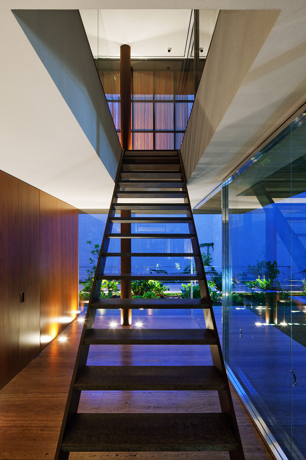 巴西 Toblerone 住宅 | 开放式布局，木结构网格，室内外自由空间-61