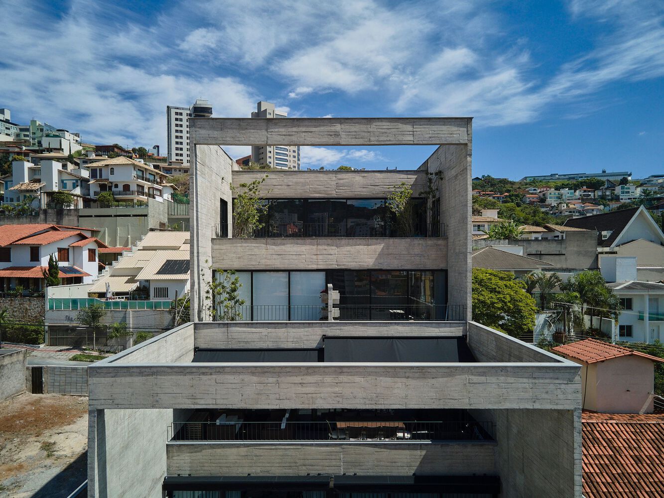 巴西 Bento 公寓建筑 | 简约结构与自然材料的完美融合-23