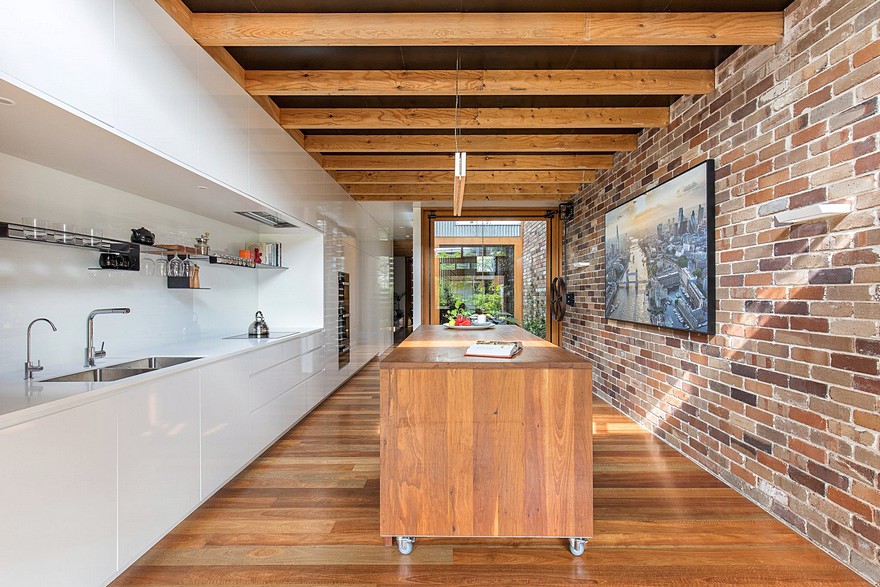 Alexandria House / Aqua Perma Solar Firma by CplusC-9