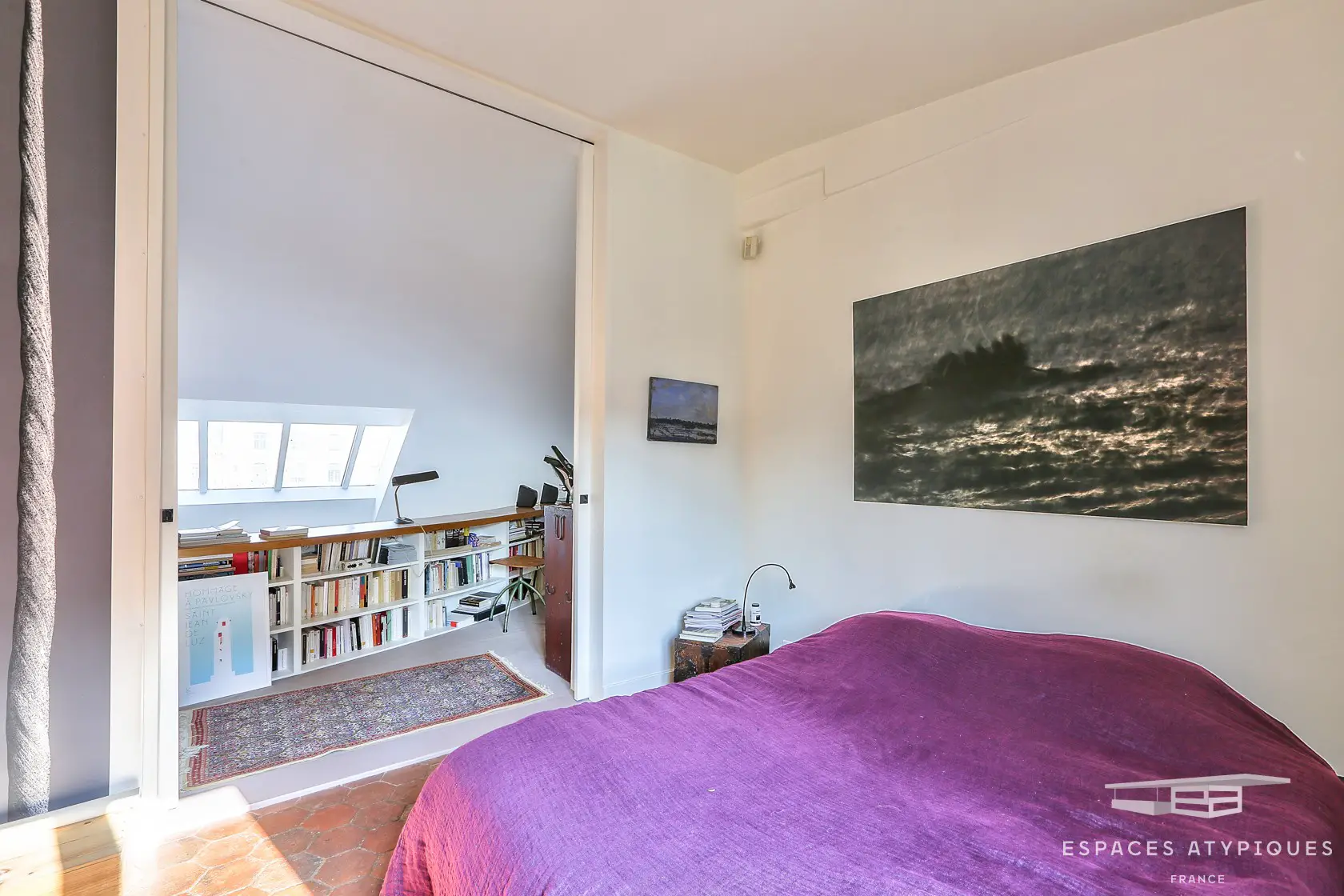 巴黎顶层艺术家工作室，粉色壁炉与梦幻巴黎圣母院景观-8