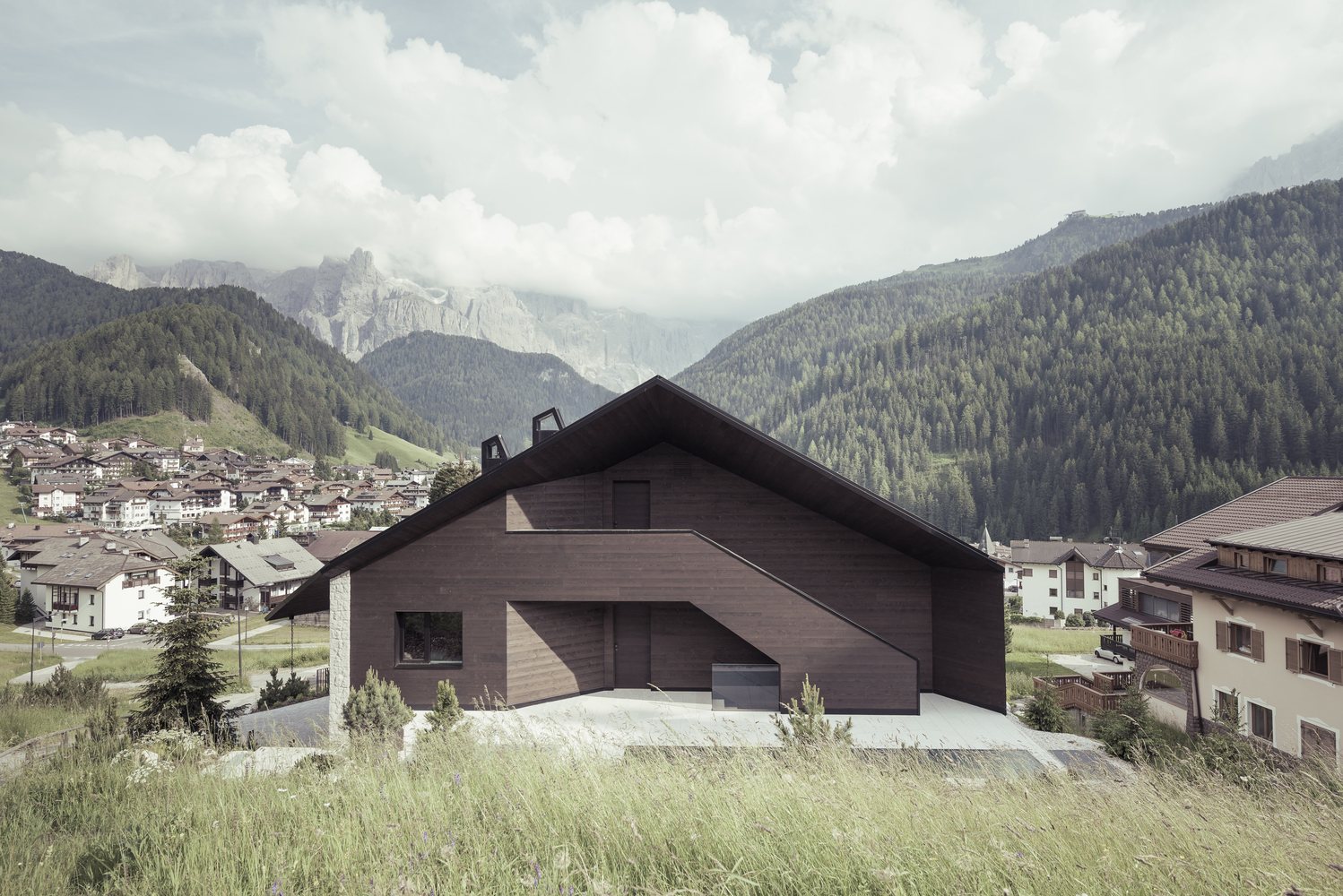 意大利白云石山间的自然气候屋-22