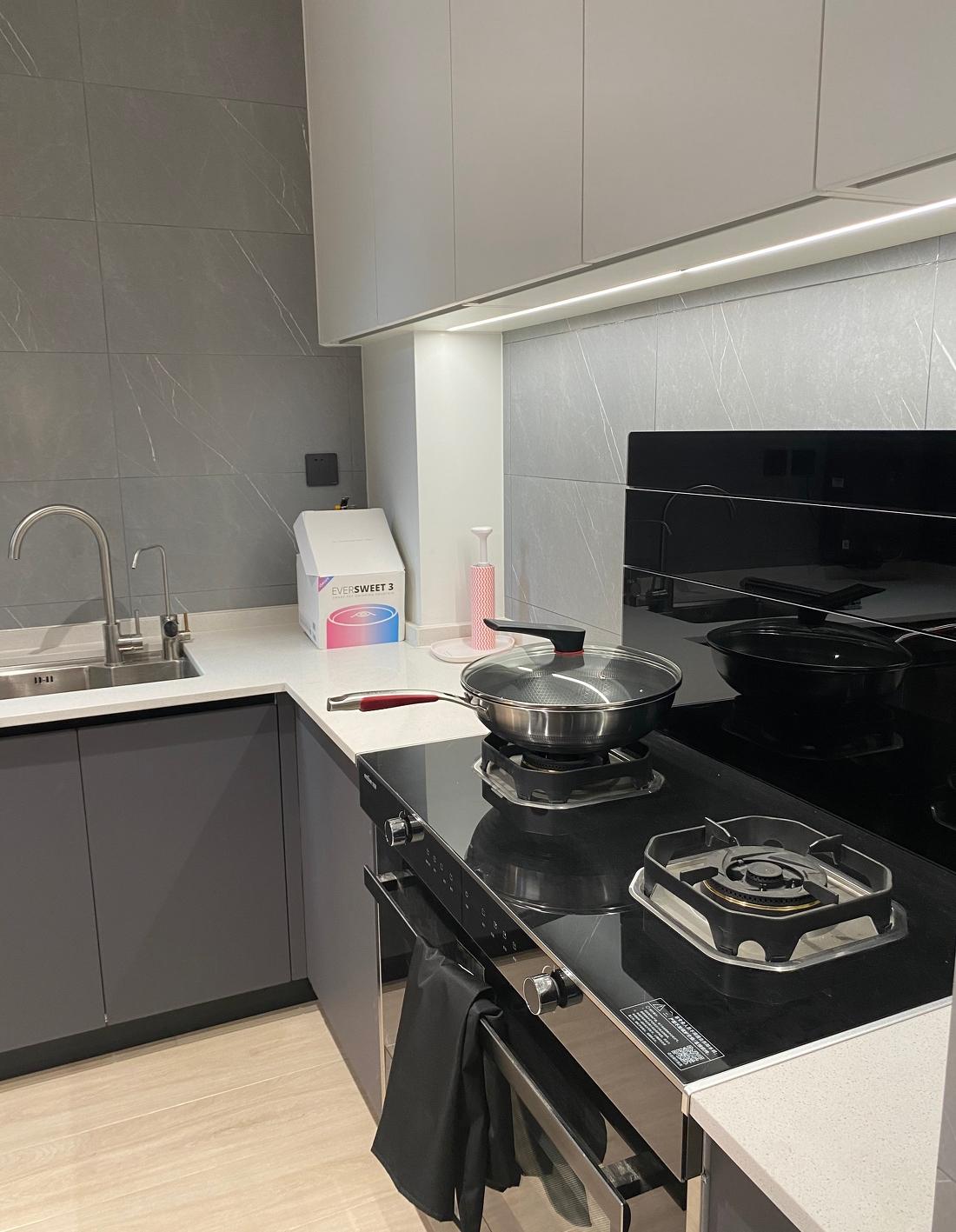 90 平米现代简约风家居设计，温馨舒适与实用并存-23