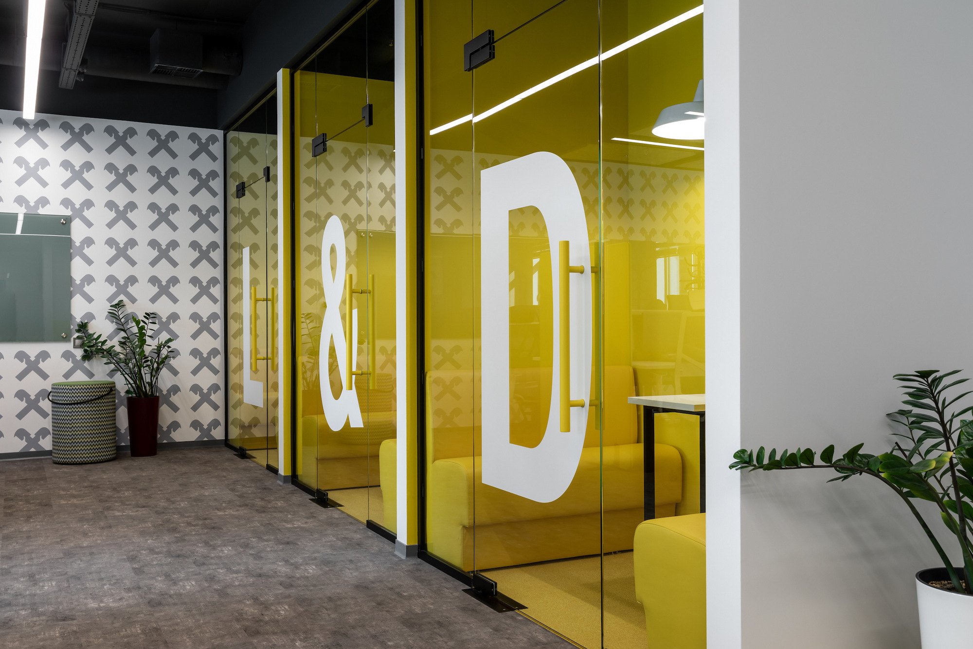 基辅中央合作银行办公室设计-10