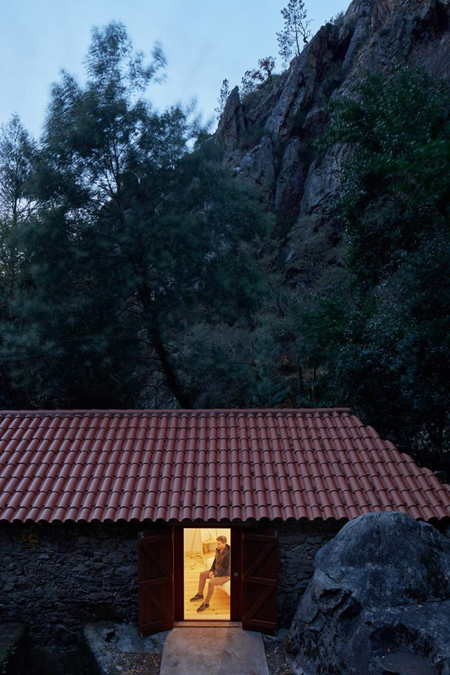 悬崖边的水磨坊民宿 / Bruno Lucas Dias Architecture-47