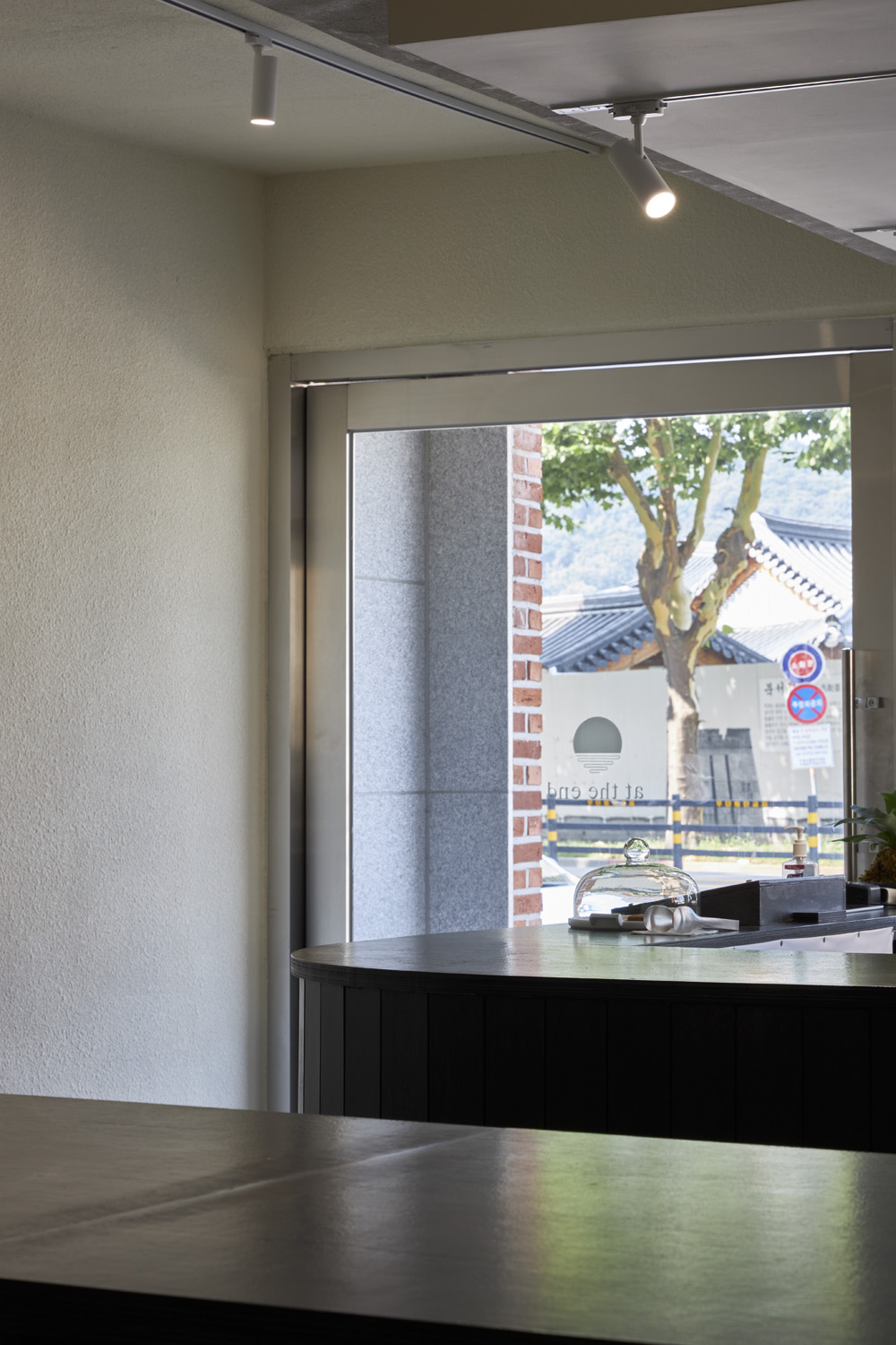 20 平米的现代简约咖啡厅设计-16