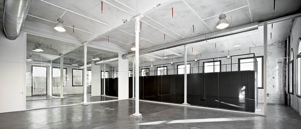 expansion of hangar artistic creation centre on the can ricart site-15