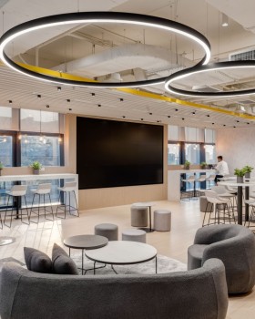 香港 Gain Miles Assurance Consultants 办公室设计 | 自然光与现代元素的完美融合