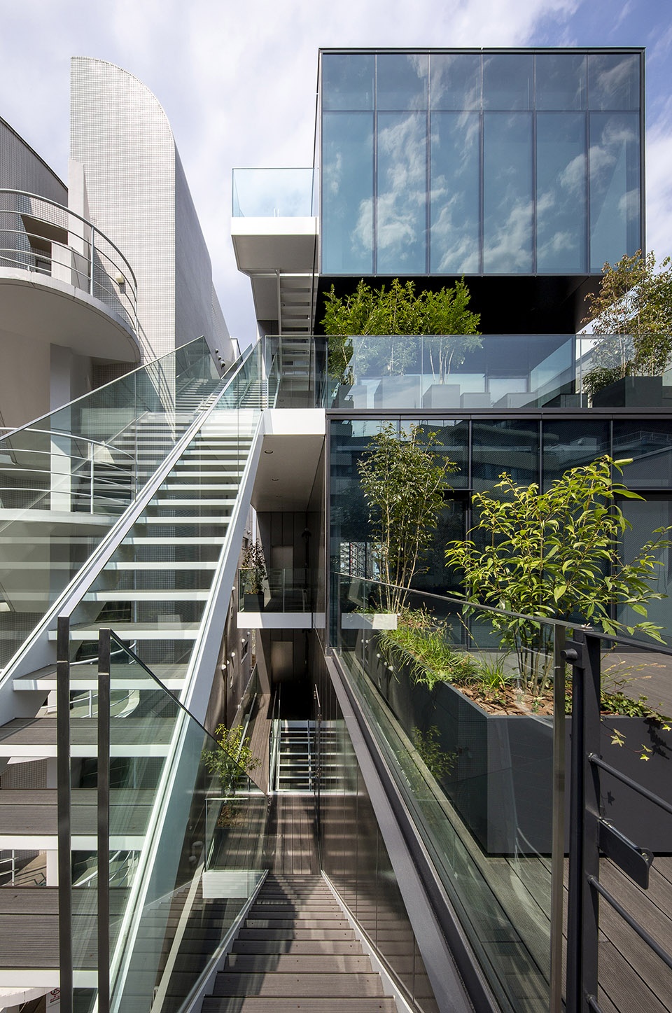 东京 ESCALIER 五番町办公楼 | 绿色阳台与城市景观相融-20