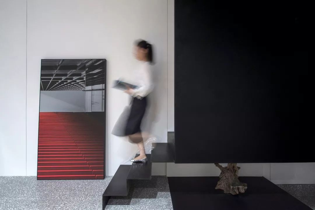 135m²怪异阁楼,创意爆改为艺术画廊式舒适三层!-92