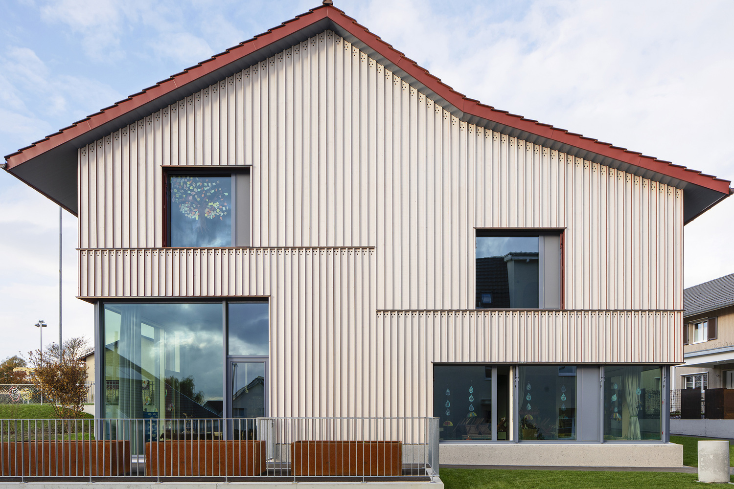 瑞士 Zihlschlacht 幼儿园 · 螺旋木构魅力-10