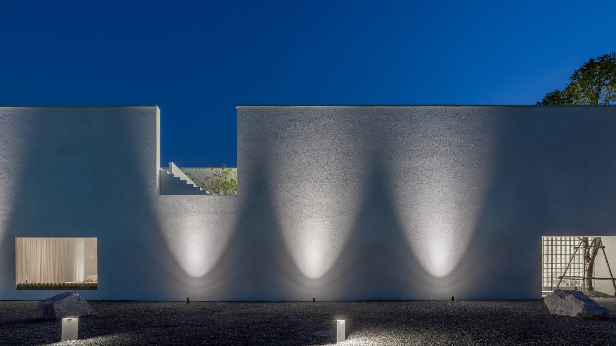 บ้านมินิมอล ของคู่รักนักออกแบบภายใต้กำแพงสีขาวสองผืน - room-20