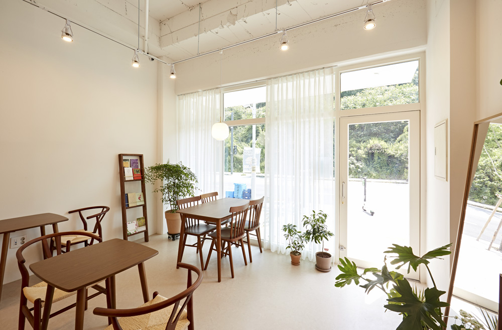 温馨 10 坪咖啡厅，打造舒适氛围-9