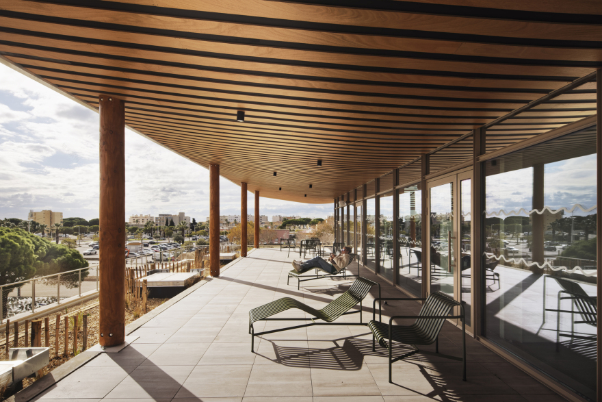 Event Hall L’Agora and Ernest Hemingway Media Library / Ateliers A+-42