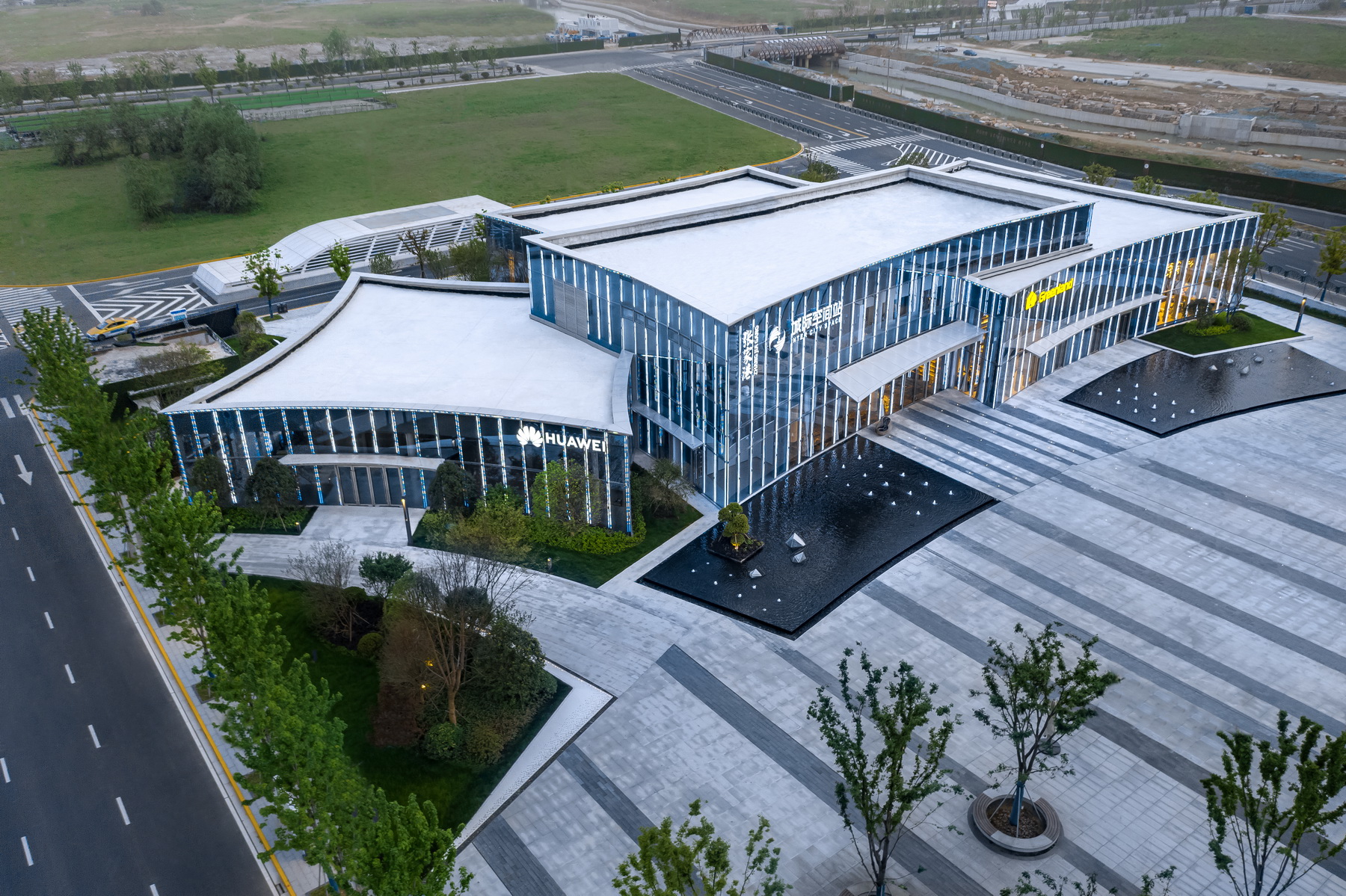 张家港绿地·高铁新城展示中心丨翰方设计-8