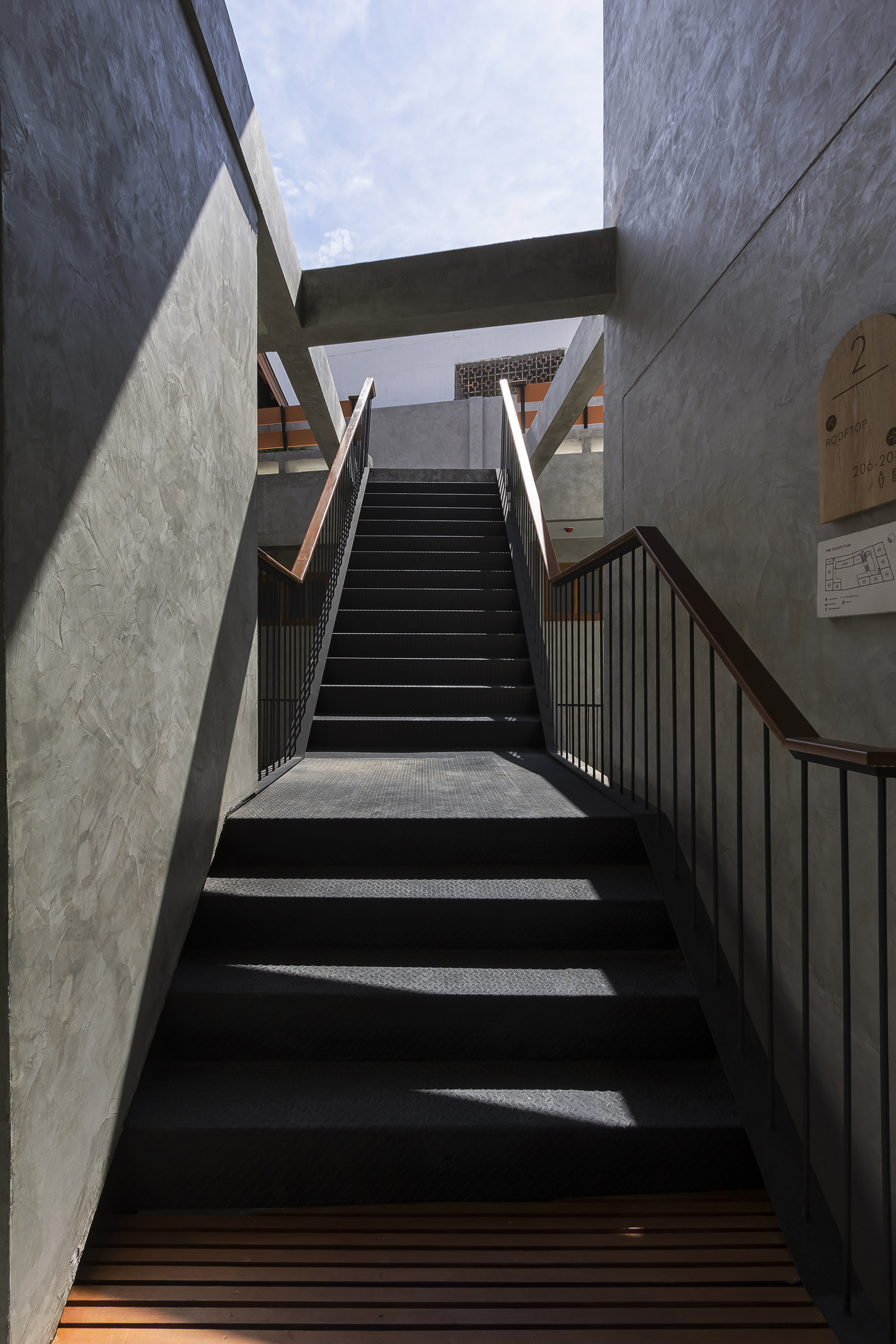 Hidden Garden Hostel / Full Scale Studio-36