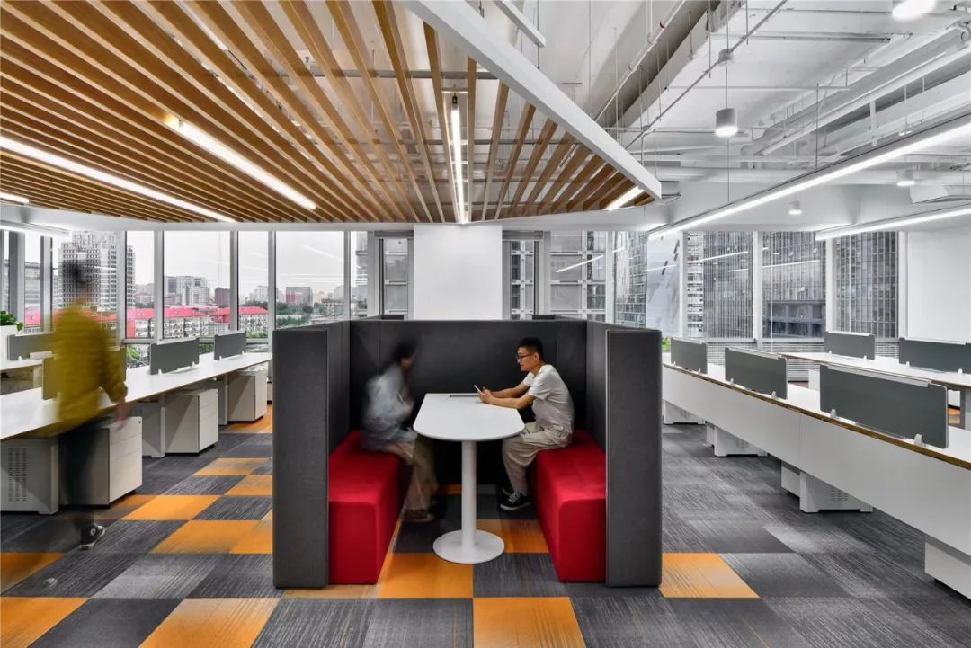 科技感与人性化共融的商汤科技办公空间-7