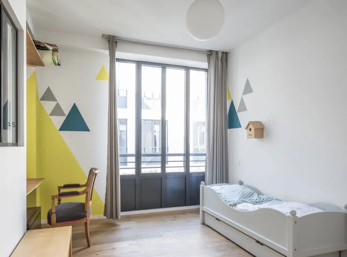 巴黎彩色家庭公寓设计-10